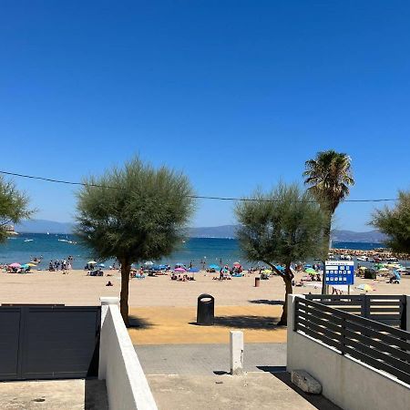 Apartamento En La Playa. Free Parking. Free Wifi L' Escala Екстериор снимка