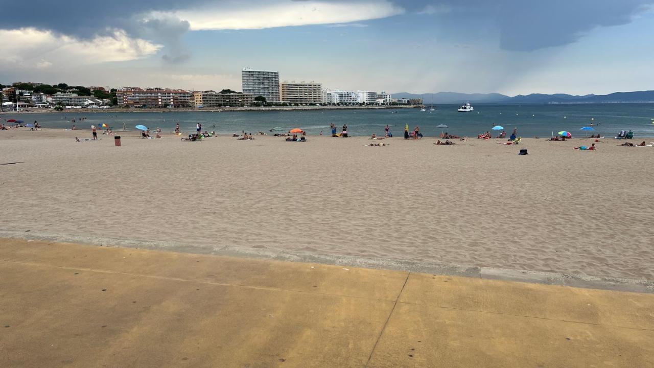 Apartamento En La Playa. Free Parking. Free Wifi L' Escala Екстериор снимка